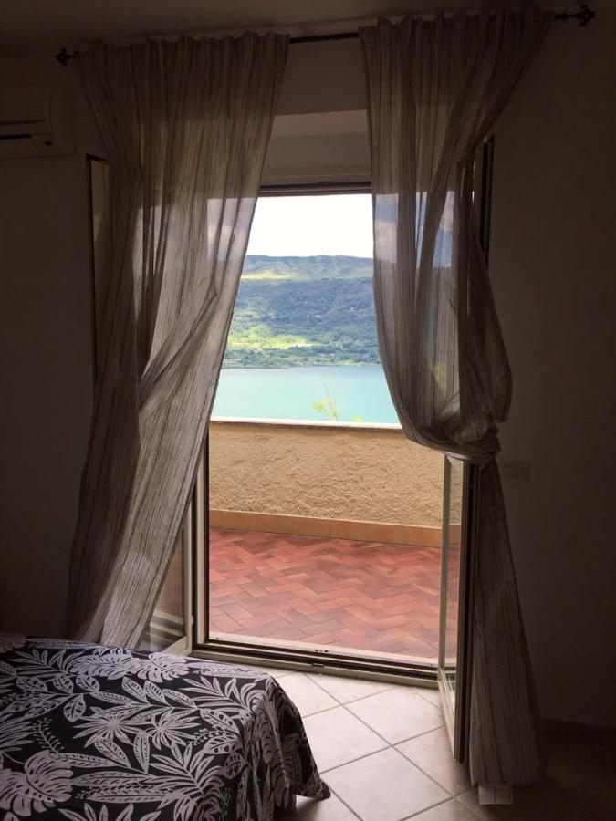 Appartamento Vista Lago เจนซาโน ดิ โรมา ภายนอก รูปภาพ
